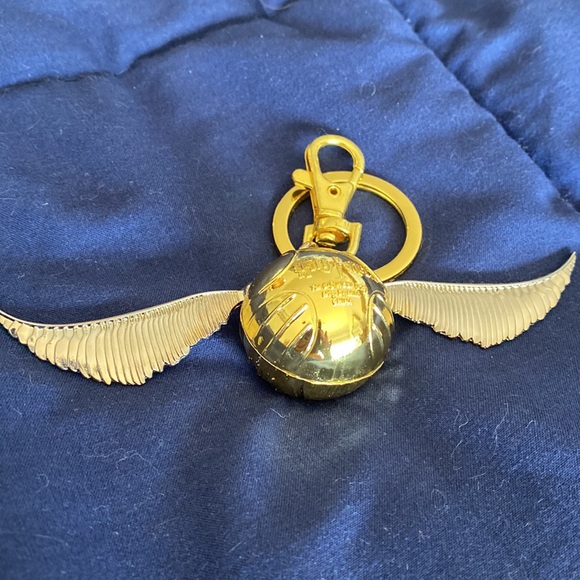 Harry Potter golden snitch keychain! - Picture 2 of 2